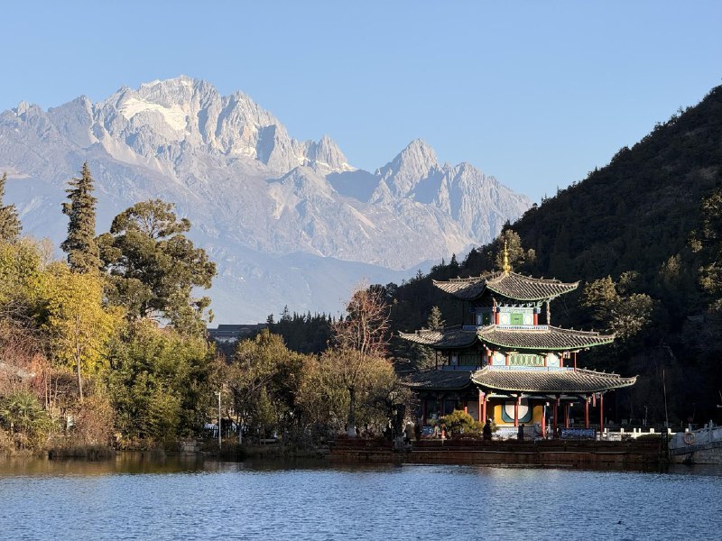 淡季的丽江有些过于美好了原来玉龙雪山距城区不过半小时车程原来全城的每一个角落都能看到雪山在空旷的中济海公园悠闲地散步在没有人的束河古镇听水草流水在文化深厚的木府里喝一杯滇红在酒店屋顶伴着日落吃一顿烧烤在清溪水库的冷风里看一场日出在忠义市场里吃到撑买到拿不动有雪山的地方容易让人思绪飘散不知AI是何物怪不得赵雷说再也不要去丽江了淡季的丽江有些过于美好了原来玉龙雪山距城区不过半小时车程原来全城的每一个角落都能看到雪山在空旷的中济海公园悠闲地散步在没有人的束河古镇听水草流水在文化深厚的木府里喝一杯滇红在酒店屋顶伴着日落吃一顿烧烤在清溪水库的冷风里看一场日出在忠义市场里吃到撑买到拿不动有雪山的地方容易让人思绪飘散不知AI是何物怪不得赵雷说再也不要去丽江了