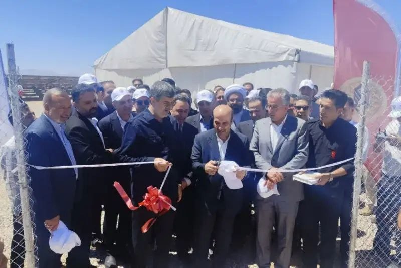 کیوسک خبر: 🔴 نیروگاه خورشیدی ۸۰ مگاواتی در یزد افتتاح شد🔸 نیروگاه خورشیدی خاتم با ظرفیت ۸۰ مگاوات و سرمایهگذاری حدود ۵۵۰۰ میلیارد