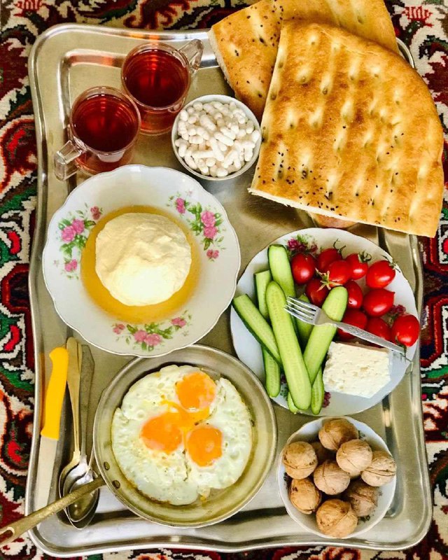 🍭 زندگی آبنباتی 🍭: بوی صبحانه مےآیدعطرچایے صفای سفره صبحچند لقمه زندگے کافیستتا انرژی جاودانگےدر وجودمان شکوفا شودصبحتون بخیر🍭 @abnabatti