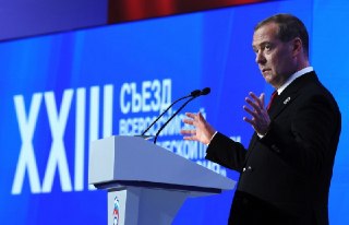 🌐 Медведев вновь сказал, что мобилизации не будет, Путин встретится с Си Цзиньпином и Пашиняном. Что еще произошло к 19:40 мск:🔹 Война России и Украины. Российские военные уничтожили около 90% продовольственных складов в Украине, заявил министр аграрной по