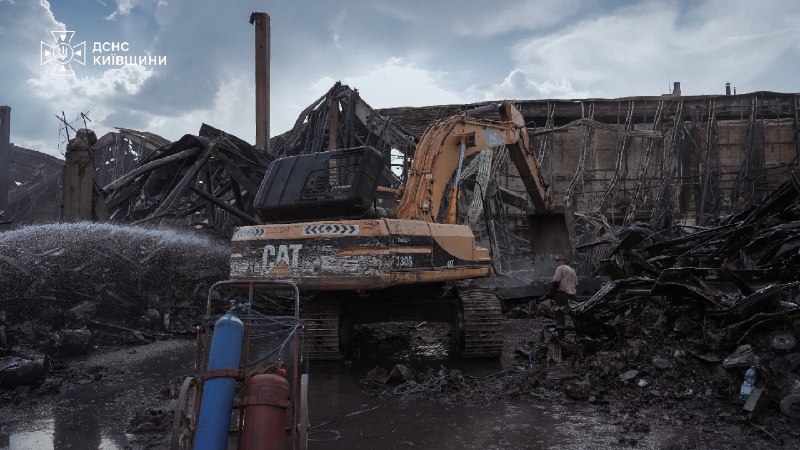 Київщина: третій день поспіль рятувальники працюють на місцях атаки в ніч на 5 серпня