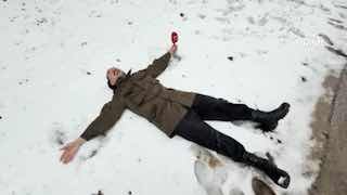 ВЦИОМ заявил, что россияне этой весной стали более жизнерадостными. Несмотря на аномальную погоду за окном. Мы проверили, так ли это, — отправили Шпака на улицы столицы и опросили людей. Итог — на видео.Если не грузится тут, то репортаж можно посмотреть в 