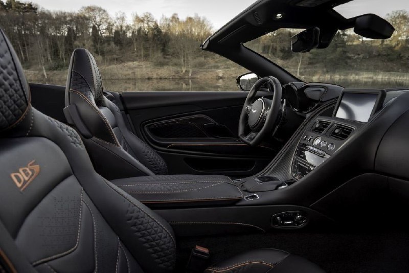 Aston Martin DBS Superleggera Volante 4