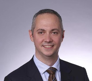 Суд в Москве заочно приговорил бывшего замглавреда журнала «Коммерсант Власть» Александра Габуева к четырем годам колонии по статьям об уклонении от исполнения обязанностей иноагента и участии в деятельности нежелательной организации. Сейчас Габуев возглав