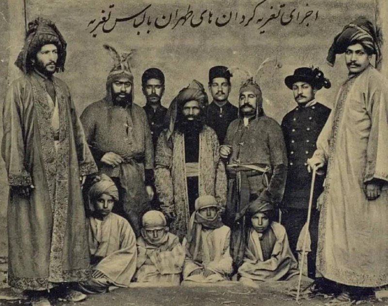 تهران نیوز: تصویری از تعزیهخوانهای تهران در دوران قاجار📩 ارتباط با ادمین: @TehranNews_ir_admin@TehranNews_ir