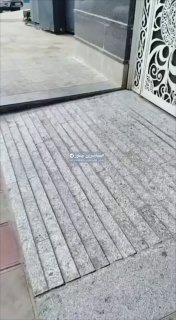Citizens were stuck at the al-Shayib crossing after it was closed by al-Zaidi's decision.