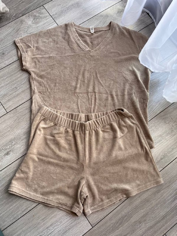 Костюм новый, 40 лари — фото 1