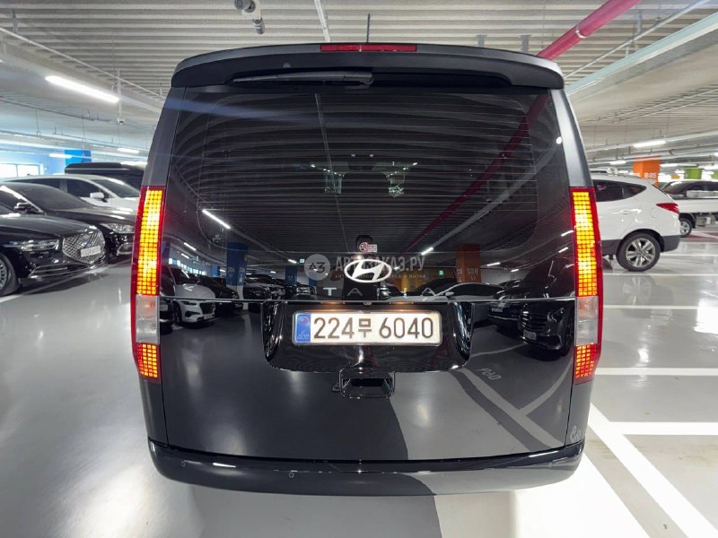 Hyundai Staria 2025 фото 2