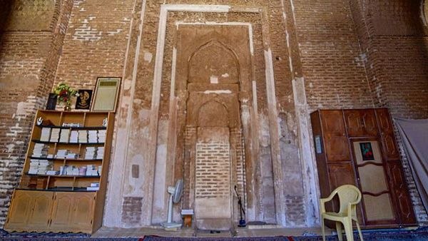 اخبار اصفهان: راز هفت محراب در یک مسجد🔹وقتی وارد مسجدی قدیمی می‌شویم، معمولاً گنبد، کاشی‌کاری، مناره و کتیبه‌ها نخستین عناصری هستند که