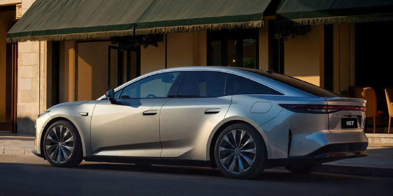 Toyota представила самый большой седан марки 3