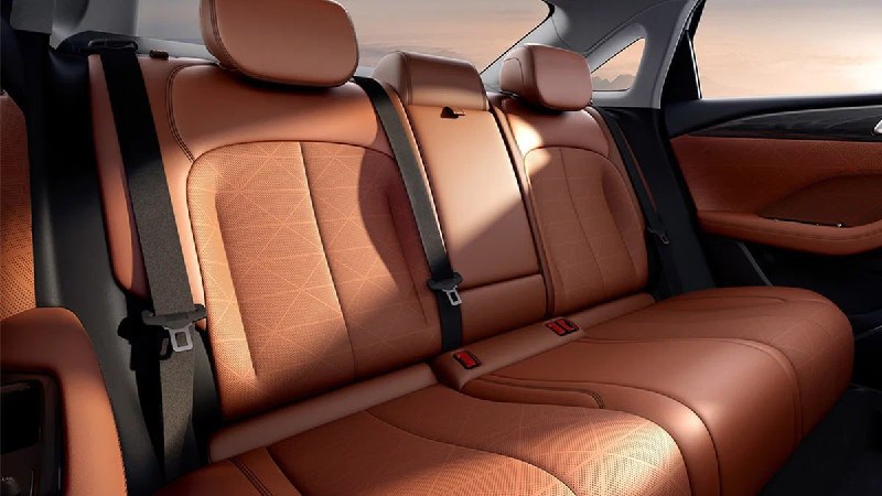Geely показала интерьер нового Emgrand 4