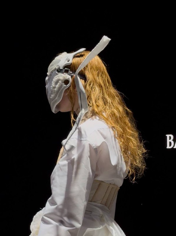 Непросто рассматривать работу дизайнеров, когда пристально наблюдаешь за прическами моделей 🌝Питерские стилисты показали большое количество распущенных волос с косами и взлохмаченные текстурыНепросто рассматривать работу дизайнеров, когда пристально наблюдаешь за прическами моделей 🌝Питерские стилисты показали большое количество распущенных волос с косами и взлохмаченные текстуры