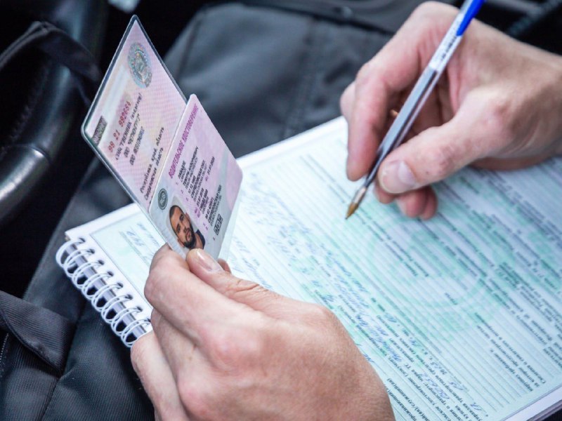 Госдума предложила увеличить плату за права мигрантам
