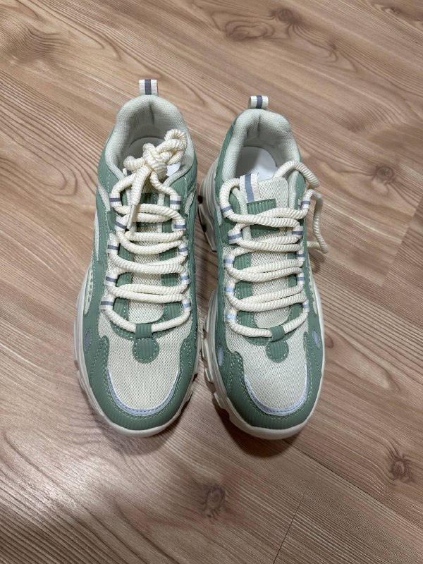 Продам Новые кроссовки, не подошел размер