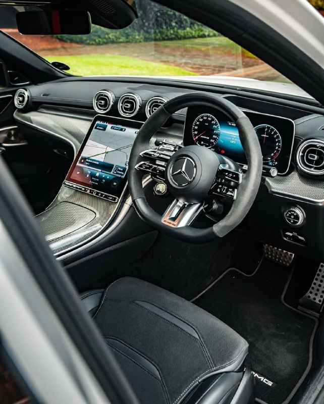 New C 63 S E AMG 670 HP 0-100 km/h 3.4 sec 6