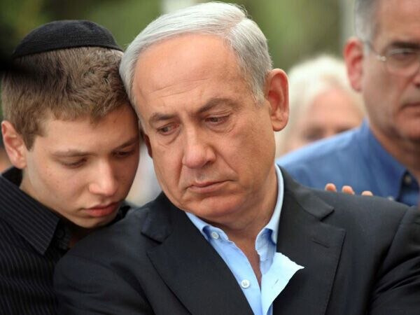 בנו של נתניהו שינה את שם משפחתו