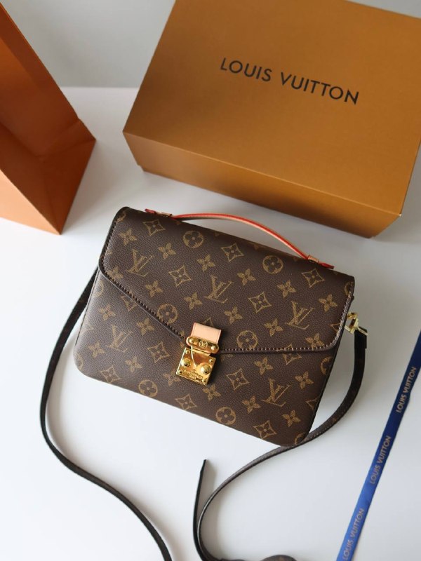 Louis Vuitton Louis Vuitton Pochette Metis