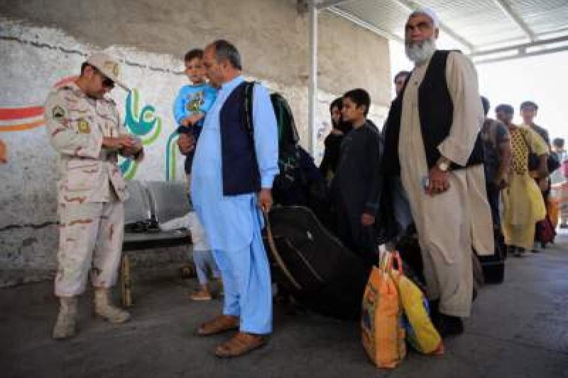 اخبار خراسان رضوی: 🔹 ۱۳ هزار افغانستانی از مرز دوغارون عازم عراق شدند🔸 فرماندار شهرستان تایباد گفت: ۱۳ هزار تبعه افغانستانی از طریق مرز دوغ