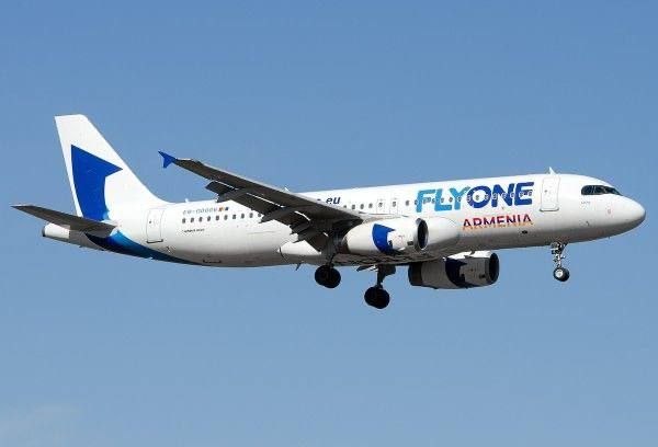 Самолет авиакомпании FLYONE ARMENIA, выполняющий рейсы между Ереваном и Батуми.