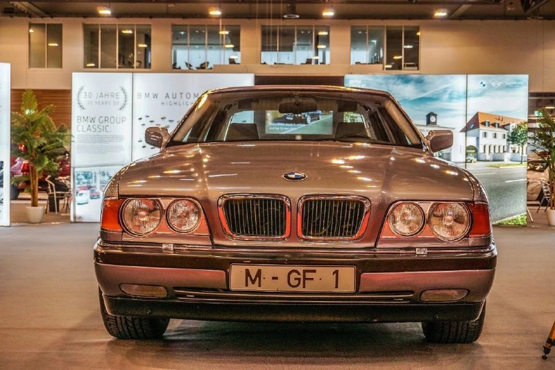 МИРОВАЯ ПРЕМЬЕРА на «Techno Classica»BMW – просто взяли и выехали со своей стоян