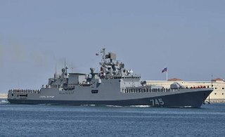 Российский фрегат открыл предупредительный огонь по британской яхте в Ла-МаншеБереговая охрана Великобритании утром 16 июня получила сообщение о том, что российский фрегат «Адмирал Григорович» произвел предупредительные выстрелы в сторону британской яхты. 