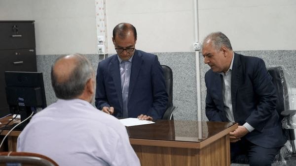 اخبار آذربایجان غربی: ۳۰ زندانی به آغوش خانواده بازگشتند🔹۳۰ زندانی در جریان بازدید چهار ساعته دادستان ارومیه از بند پذیرش زندان مرکزی این شهرس