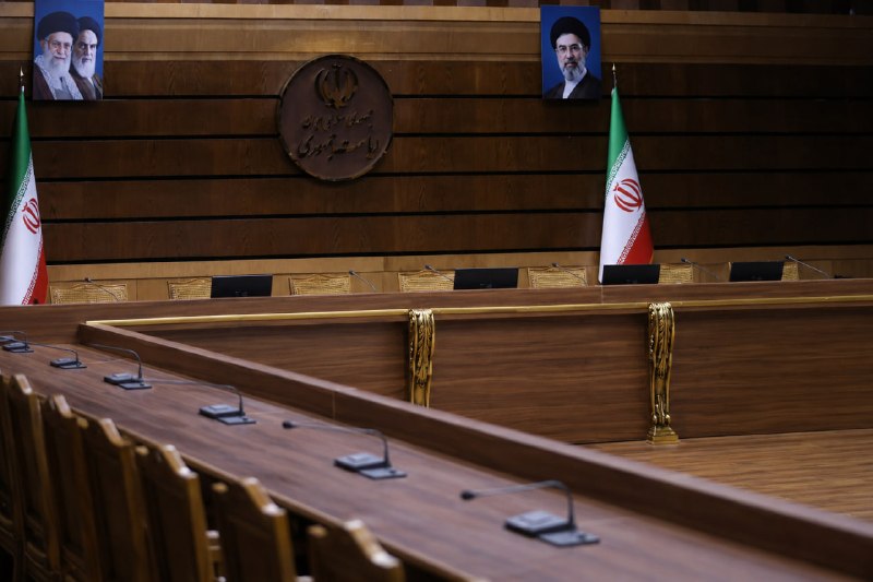 هم‌میهن: سه دولت گم‌شده!🖌مهرداد خدیر/ معاون سردبیر 🔹هفتۀ دولت امسال رونق یا وجه تبلیغی سال‌های پیشین را ندارد چون دولت آقای پزشکی