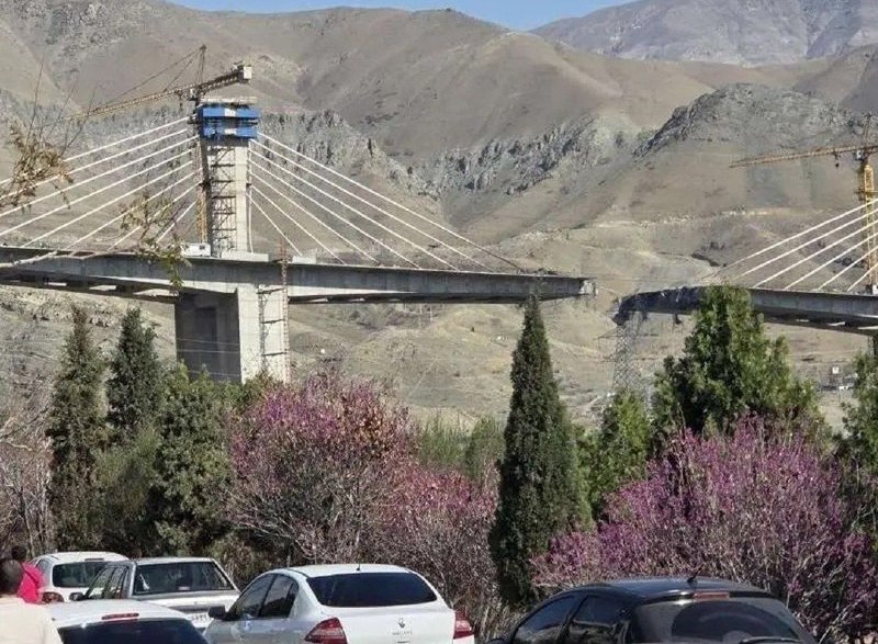 تجارت نیوز: 🔻سرنوشت پل B۱ کرج به دست ۱۵ متخصص افتادبازوند، معاون وزیر راه و شهرسازی: ▪️یک هیئت فنی متشکل از حدود ۱۵ مشاور و متخصص بر