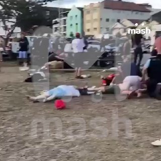 Стрельба на общественном пляже Бонди в австралийском Сиднее.Всё произошло на мероприятии в честь праздника Хануки, где собралось 2000 членов еврейской общины. Предварительно, погибли минимум три человека. Местные СМИ пишут, что вооружённых нападающих было 