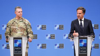 乌2026年国防预算需约1000亿欧元乌克兰国防部长丹尼斯·什米哈尔（Denys Chmygal）周六宣布，在俄罗斯入侵的背景下，乌克兰需要超过1000亿欧元来支付2026年的国防开支。国防部长表示，“如果战争继续下去，我们明年至少需要1200亿美元”。而此时，由华盛顿主导的和平努力正陷入僵局。👉 继续浏览后续：https://rfi.my/C0X1.g