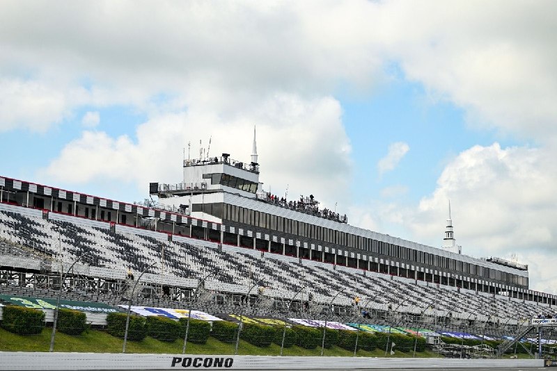 Американский этап NASCAR в Поконо перенесли на два часа раньше — старт в 13:00 п