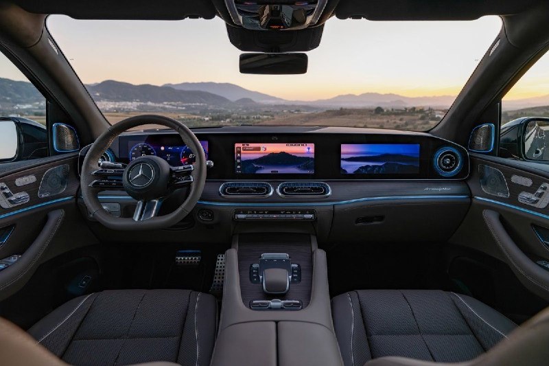 Mercedes полностью обновил линейку кроссоверов — GLE и GLS получили рестайлинг. 8