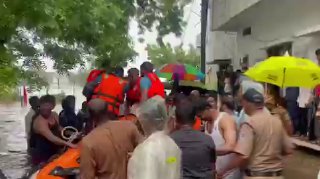 🎦 שיטפון אדיר בהודו עם לפחות 100 הרוגים