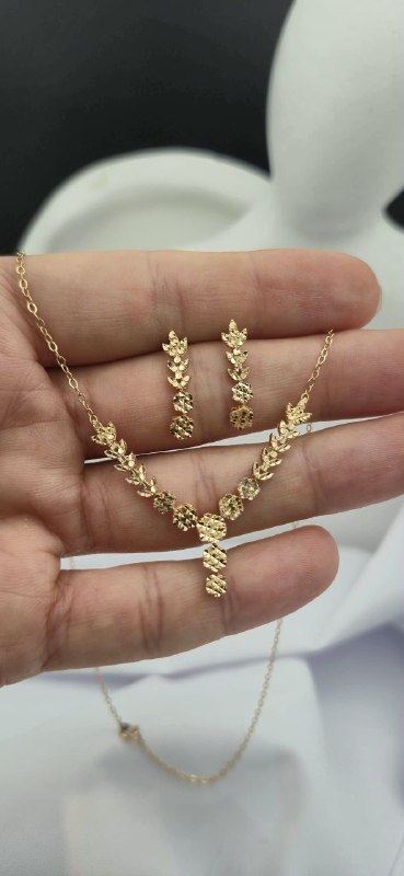 طلا و جواهر زرسرا (طلا کم اجرت): 😍 موجود در شعبه تهران 😍نیم ست نو۵.۴۱ گرمکار نو نو فقط با ۱۰‌درصد فی طلا ۱۹۲۸۰قیمت 114/730/000جهت سفارش و ارتباط با ما👉@z