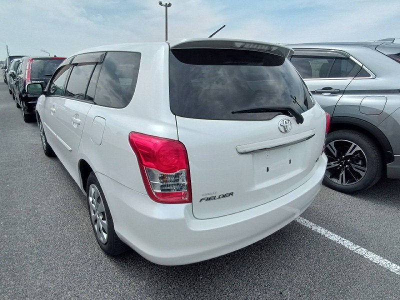 Toyota Corolla Fielder 2012 фото 3