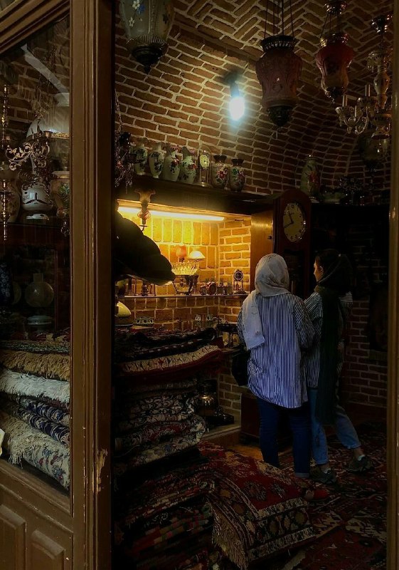 تــــبـــریـــز (خبر صبح): #صبح_بخیر_آذربایجاننمایی از بازار بزرگ و سرپوشیده تبریز#تقویم_تاریخ پنج شنبه ۵ شهریور ماه ۱۴۰۵۱۴ ربيع الاول ۱۴۴۷۲۷ آگوست