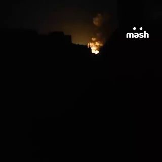 ВС РФ провели массированную атаку на предприятия ВПК, транспортно-логистический центр и склады в Киеве и Киевской области.В украинской столице поражены: — "Файер поинт", производившее компоненты для ударных БПЛА большой и средней дальности, а также осущест