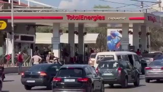 מכונית מסתערת על תחנת הטוטאל בבצ'אמון לאחר שסטתה ממסלולה