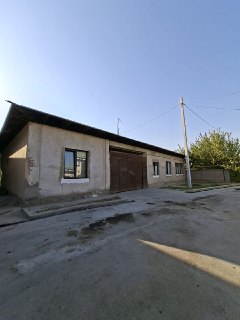 Uy,hovli sotiladi srochno