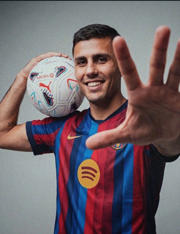 فوتبالی | Footballi.net: 🗣پیشنهاد سوم بارسلونا برای رودری هم رد شد❌❤️‍🔥 پرونده انتقال رودری به بارسلونا همچنان با یک مانع بزرگ روبه‌رو است. طبق گ