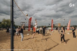 Жарко в офисе? Надоели дедлайны и созвоны? Проект "Лето. Пляж. Московский спорт" врывается в новый сезон! Впереди длинные выходные, поэтому крайне советуем не пропускать движ.С 30 мая по 30 августа 2026 года жители и гости столицы смогут принять участие в 