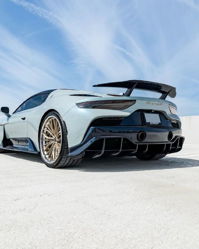Maserati MC20 ARIA Carbon body kit 4