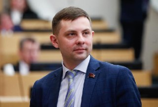 Суд в Москве арестовал бывшего депутата Госдумы и лидера отделения КПРФ в республике Коми Олега Михайлова по делу об оправдании терроризма, сообщает пресс-служба партии.Михайлова задержали накануне. Поводом для уголовного дела стала публикация от 2024 года