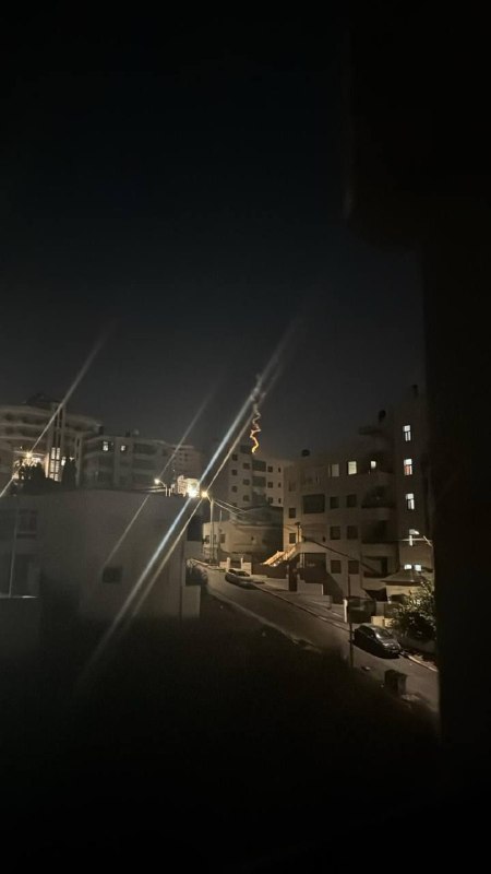 الاحتلال يطلق قنابل مضيئة فوق رام الله