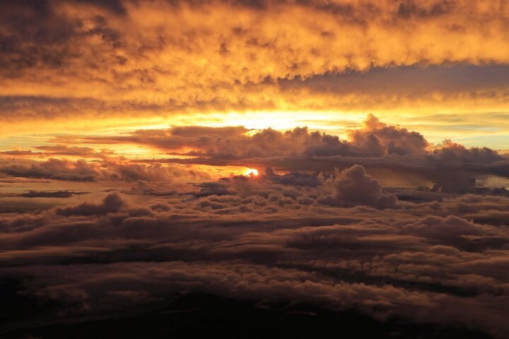 初攀富士山，遇見火燒雲御來光