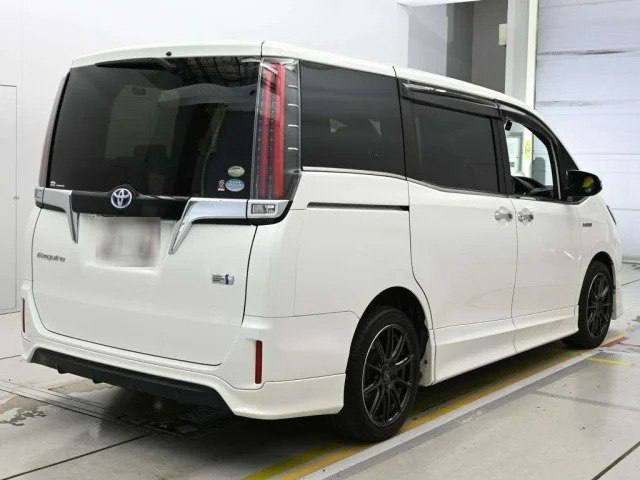 Toyota Esquire 2020 фото 4