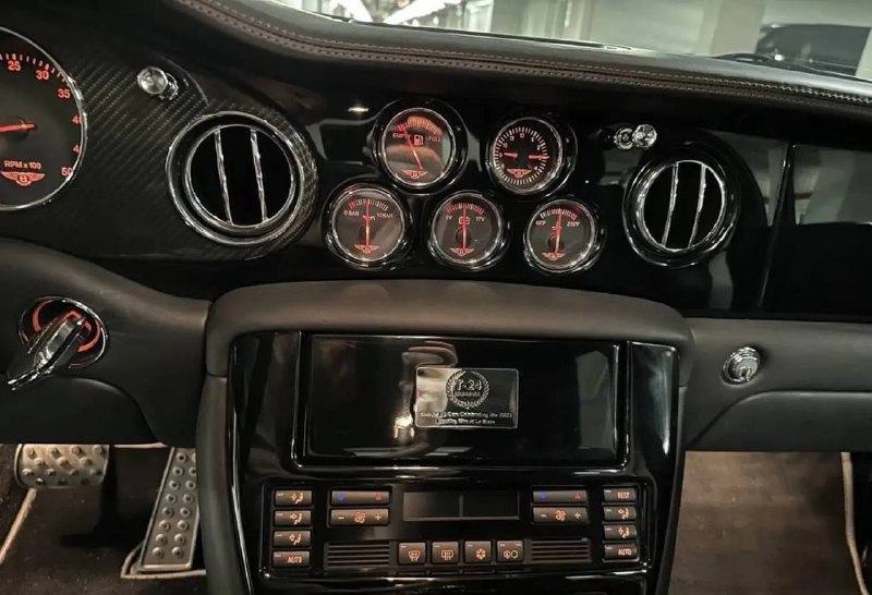 В Москве продают редчайший Bentley Arnage T-24 — это одна из немногих машин, выпущенных в честь побе 4