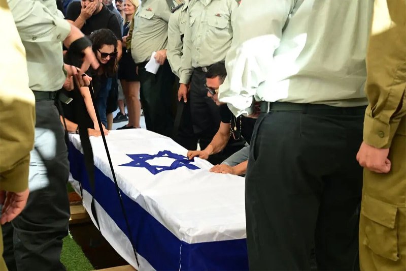 רס"ן יובל עזרא שנפל ביום שישי בשומרון הובא למנוחות. אימו טניה נפרדה בהספד קורע לב