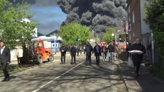 ⚡️ «Произошло вскипание и выброс нефтепродуктов на дорогу». Губернатору показали апокалиптические картины пожара на туапсинском НПЗ: вытекшая на улицу нефть сожгла автомобили, часть районов без водыИз-за пожара на НПЗ в Туапсе нефтепродукты «вскипели» и их