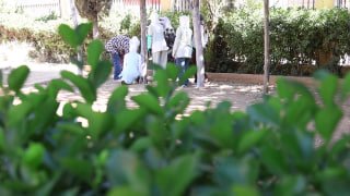 היוזמה "בידינו משאירים חותם" מפגישה סטודנטים ושחקנים מקומיים כדי להחיות פארק עמק חדש באזור הכפרי של דמשק.